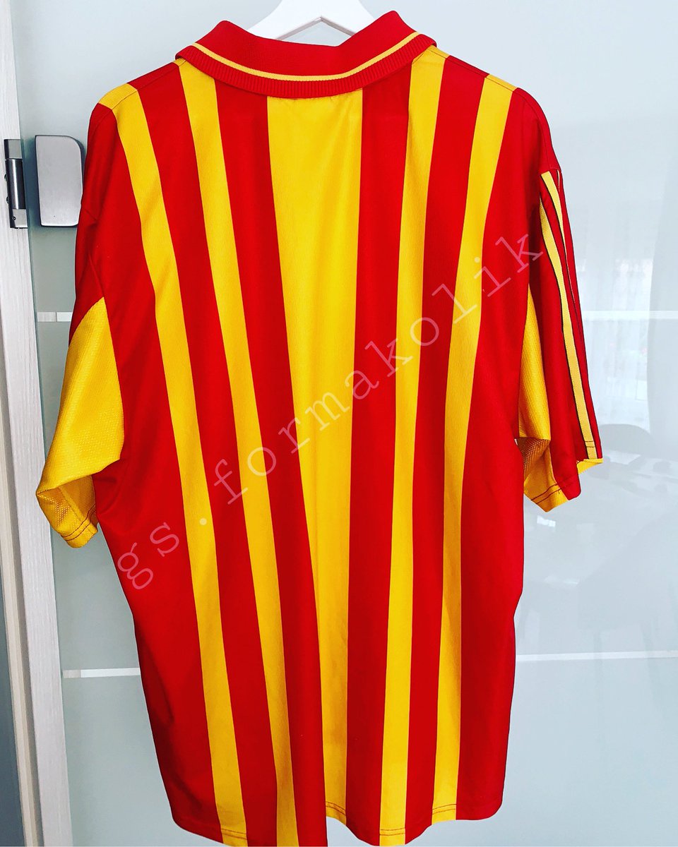 GsFormakolik's tweet photo. 2000/01 Uefa Süper Kupa Forması #galatasaray #istanbul #jersey #trikot #forma #adidas #umbro #nike #lotto #futbol #parçalı #sarıkırmızı #cimbom #adidas #galatasara #retrojersey #uefa #supercup https://t.co/hCUuM97dmT