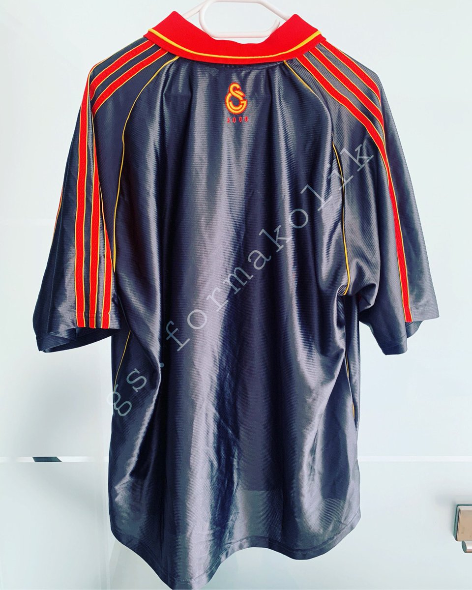 GsFormakolik's tweet photo. 1999/00 Füme Forma #galatasaray #istanbul #jersey #trikot #forma #adidas #umbro #nike #lotto #futbol #parçalı #sarıkırmızı #cimbom #adidas #galatasara #retrojersey #füme https://t.co/S3JpRiIjId