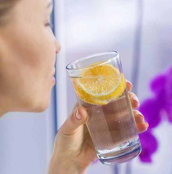 MarzLabs's tweet image. Want to add some flavour † function to your daily glass of water?

Marz+® Sprays have a tropical Australian fruit flavour, making it ideal to add to your still or sparking water.

{ Keep your body hydrated and healthy }

#hydrated_hope #sparklingwaters #sparklingwateraddict
