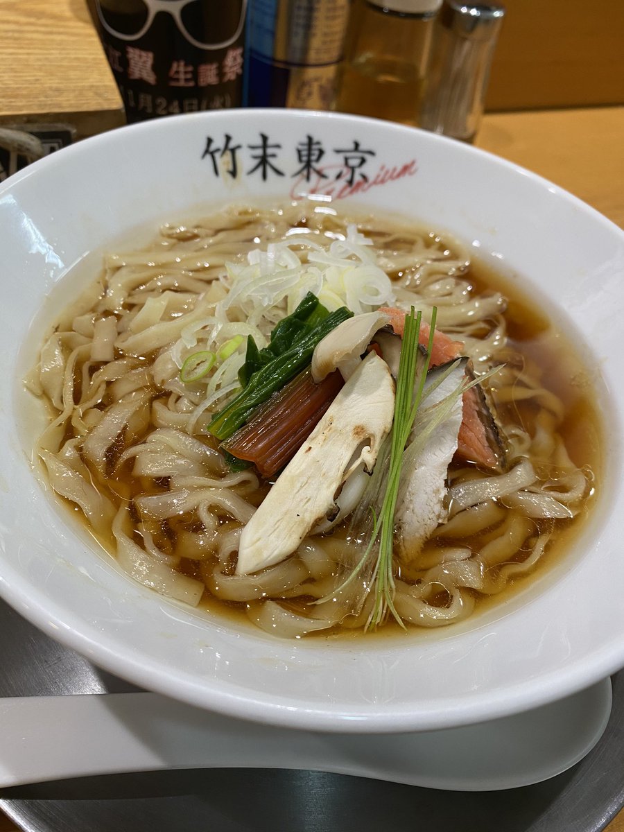 yuumax_48's tweet photo. おはようございます👦

本日の昼営業

濃厚　50
中華蕎麦　40
背脂辣油の和え玉　30

夜営業にて、
とっても優しい濃厚イカラーメンやります🦑

本日も宜しくお願い致します🤲

つきひ

大江さんのラーメンほんと美味しかったです^ ^なので2回目の投稿笑 https://t.co/XkgEXa3qq4