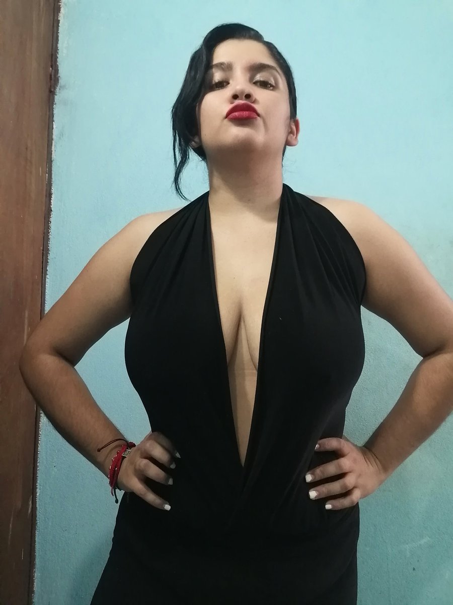 SofiiLizaran's tweet photo. Quiere salir, fumar, beber, subir un video pa' que lo vea él pa' que se de cuenta de lo que perdió, pa' que el hijueput se sienta peor...🎶 #enmodosexy🤤 #ensolterawers  #solteraysincompromiso #curvygirl #sexy #sexygirl #soygordibuenayque❤️ #mexicangirl #EnAtrevida #enperrisima https://t.co/X8hjXM2F75