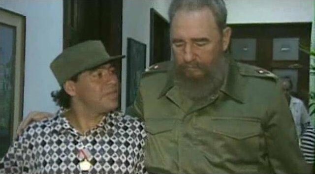 _Convincere's tweet image. Maradona si consegna al mito #Maradona #DiegoArmandoMaradona #Fidel #FidelCastro #addioDiego convincere.eu/2020/11/25/mar…