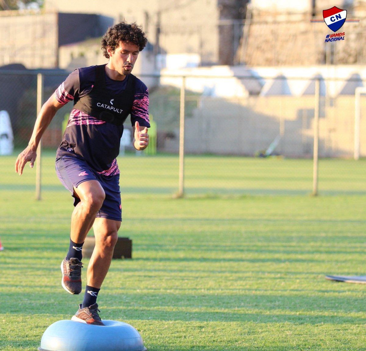 clubnacionalpy's tweet photo. #EntrenamientoTricolor 🔴⚪🔵
⚽️📸Nos seguimos preparando para medir al equipo #Solense 🙋🏻♂️
#VamosNacional #LaAcademia 💪🏻 https://t.co/lDxXsL0Is9