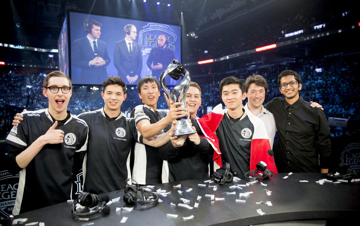 lolesports's tweet photo. Legend. https://t.co/WZmm3rA6Es