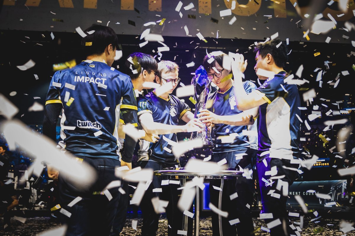 lolesports's tweet photo. Legend. https://t.co/WZmm3rA6Es