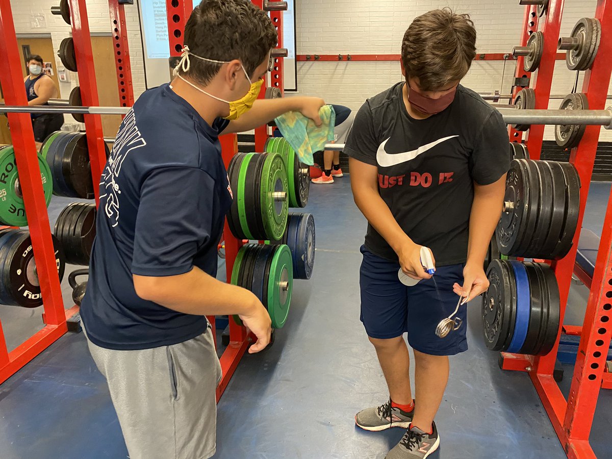 WABlackhawkFB's tweet photo. Its #WearAMaskWednesday! Remember to wear a mask, wash your hands and practice good social distancing. #DBD https://t.co/ToKBS4iRx6