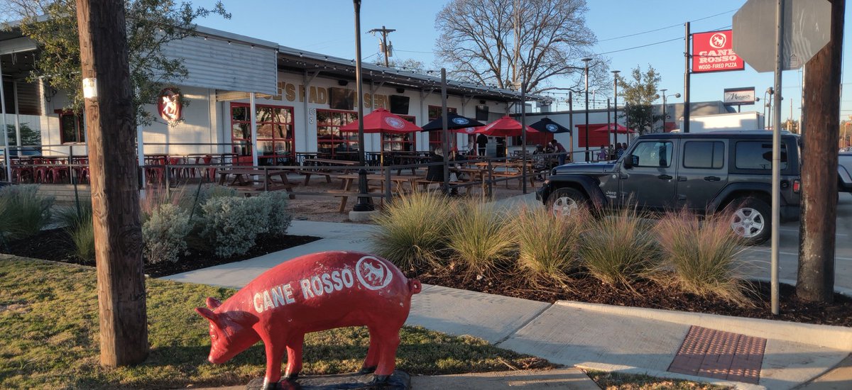 PizzaQuestDFW's tweet photo. There's an actual @canerosso actually open and slinging #pizzas in #DownArlington #pilf #dfwpizza https://t.co/bKL3UWsUJ0