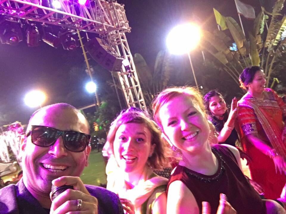 #Navratri King Performing In #Surat With AMZ https://t.co/UdUyJ8VwU6 https://t.co/tI3zpKKpue