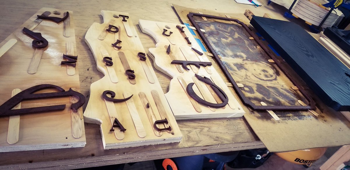 RoosterWorx's tweet image. Got 2 coats of India ink on the backer which I&apos;ve always wanted to try out. Gonna be some poly on these pieces for sure

Dig the design, slide in my dms
🐔
🐔
🐔
#tattoosign #rustymetal #rustysign #uglytobadass #indiaink #plasmacnc #steelsign #tattooshop