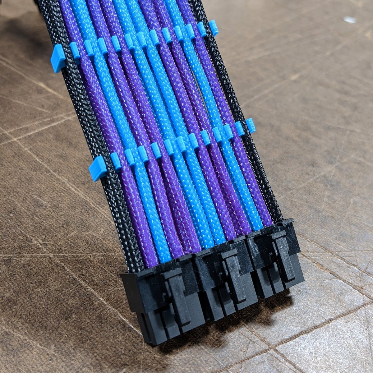 ModMyMods's tweet photo. A beautiful extension set for the lovely RTX3090
Put together for an awesome customer
#CustomCables #CustomMade #diy #cableextensions #dazmode #darksidecomputermodding #cablecombs #8pin #RTXon #Nvidia #cables #computerparts #gpu #singlesleeve #singlebraid #modded https://t.co/INXMNHZ7rn