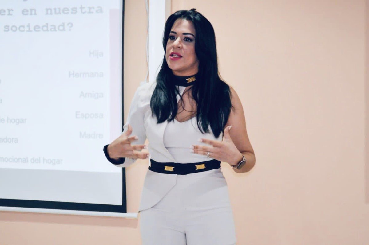 Hoy 25 de noviembre donde se conmemora “El día internacional de la No Violencia contra la Mujer” tuve la oportunidad de impartir la conferencia “Soy Única” aportando desde donde puedo, para tratar de ir erradicando este mal a nivel mundial. Gracias @gracereyestv ⁦<a href="/UERS_RD/">UERSRD</a>⁩