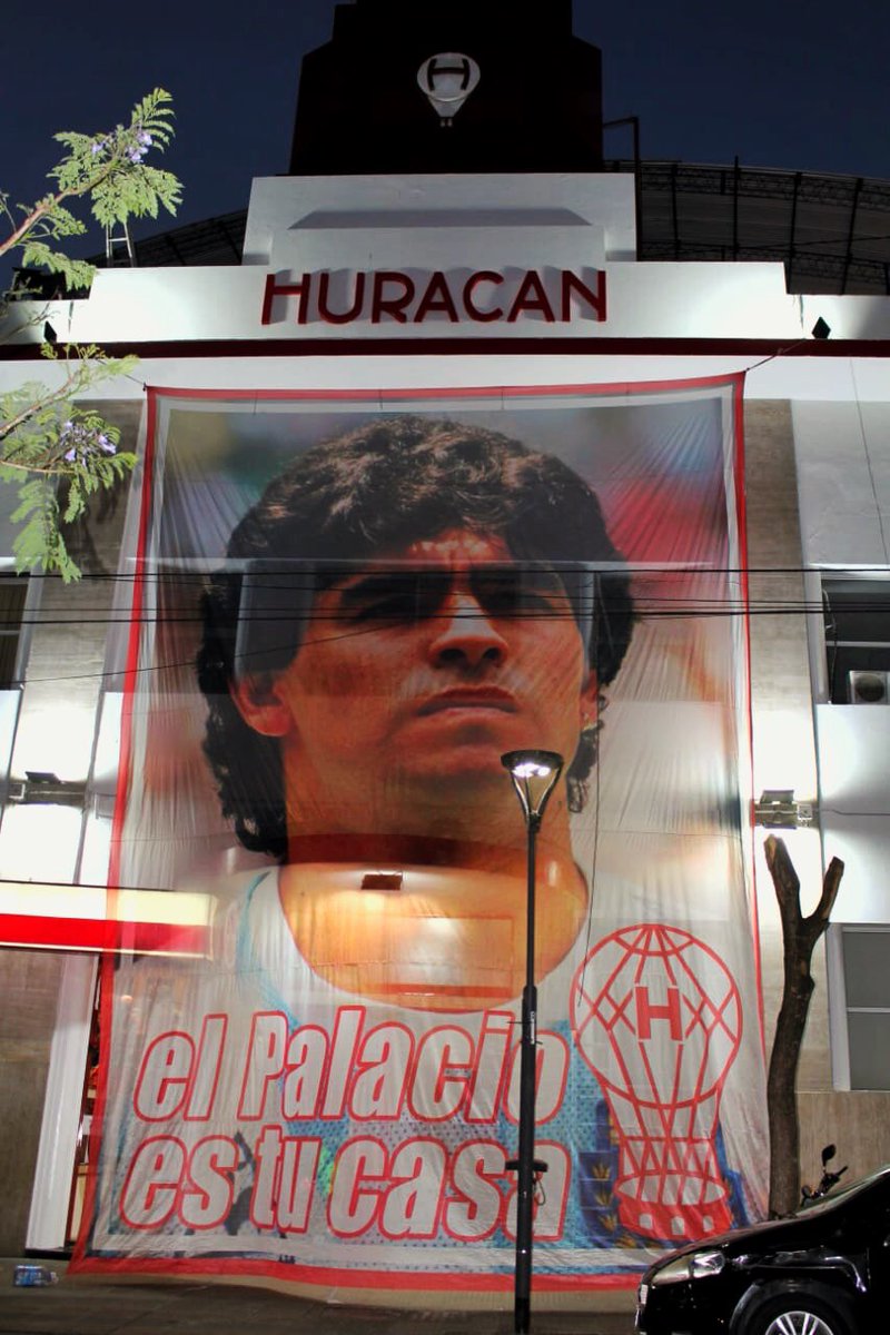 CAHuracan's tweet photo. #Huracán 🎈

“Llevas la luz de mi bandera”. 

#PorSiempreDiego 🔟 https://t.co/efBrEFthMy