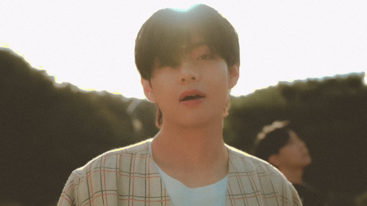 luvflwerr's tweet photo. ⁶ ↱`🧺
¡hey!, *hug* from taehyung to 
@vanteotic 🍰 https://t.co/zelH1u5G5f
