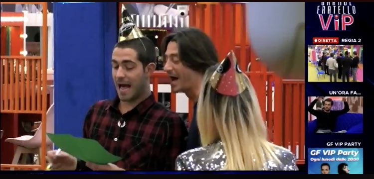 BimbaTommy's tweet photo. io e mia cugina che a natale leggevamo la poesia solo per avere i soldi dalla nonna: 
#GFVIP https://t.co/a3mtolXQZf