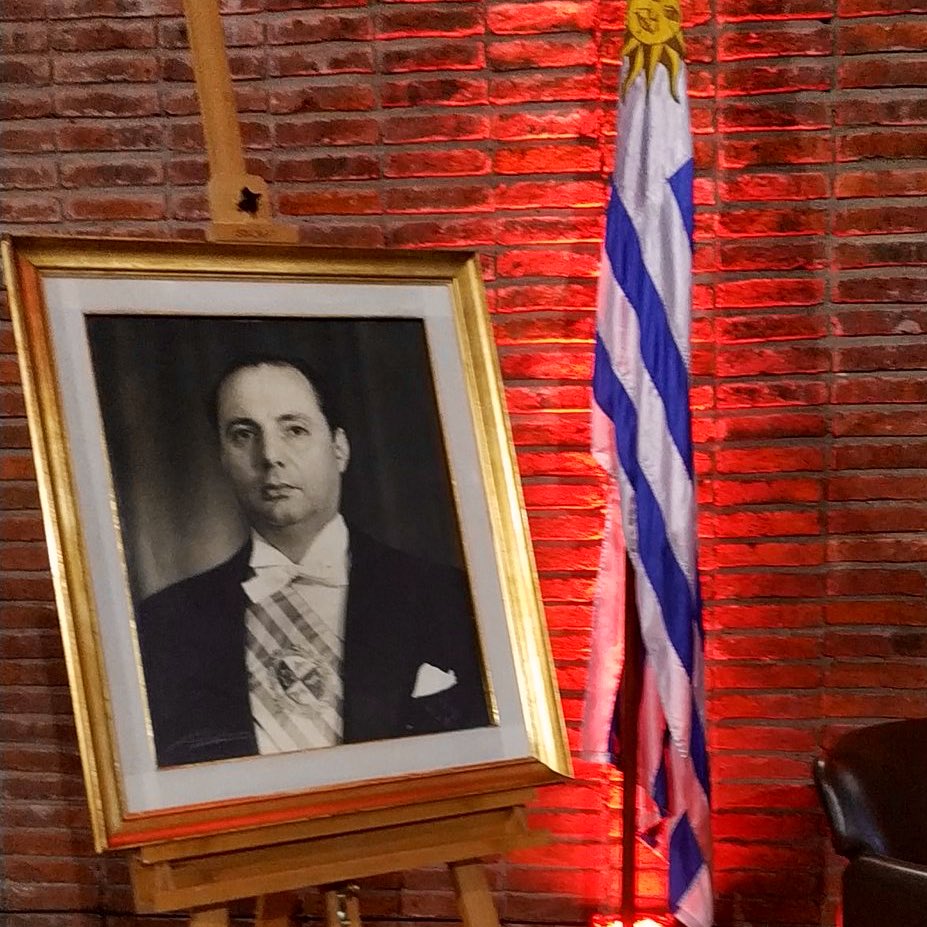 vamossalto's tweet photo. En Montevideo, se realiza un sentido homenaje al ex Presidente Luis Batlle Berres, fundador de la histórica lista 15 del @PartidoColorado. https://t.co/u8EJyN7Lrl