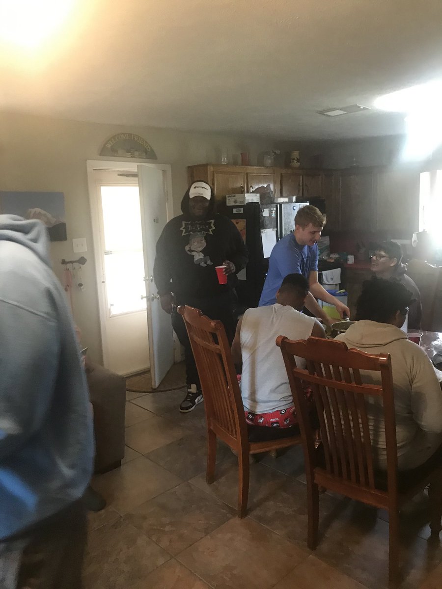 AndonMata's tweet photo. Pre Practice breakfast with the guys!! Love practicing on Thanksgiving week! https://t.co/7Em8rJaSAV