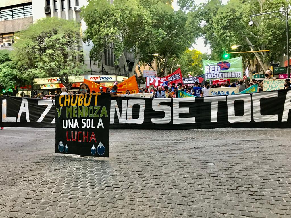 AsambleaporelAg's tweet photo. Chubut escucha tu lucha es nuestra lucha
#ChubutAGUAzo
#NoALaMegamineriaEnChubut
#NoEsNo
#NoALaMina https://t.co/X863mjs0b6