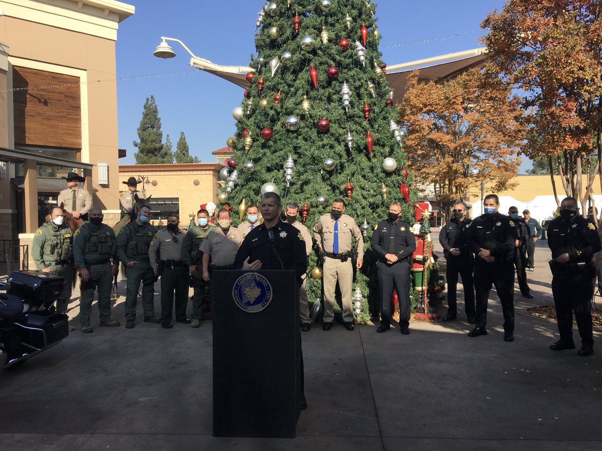 DaleYurongABC30's tweet photo. “Operation Christmas Presence” aims to keep people safe with more officers patrolling shopping centers. #Liveat4 @FresnoPolice @FresnoSheriff @CHPCentralDiv https://t.co/6vVZa99QNX