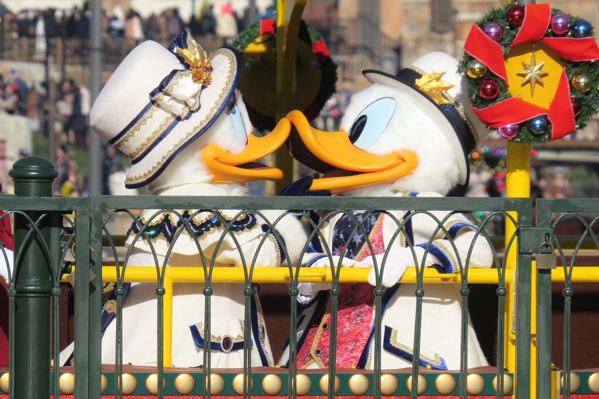 Uzivatel つっちー Dあか Na Twitteru 去り際のキャラクターの詰め合わせ W こちらをチラッと見てくれたり こっそりキスしてたりハグしてたり 最後まで楽しませてくれたし ある意味気が抜けなかった W ディズニーシー イッツクリスマスタイム