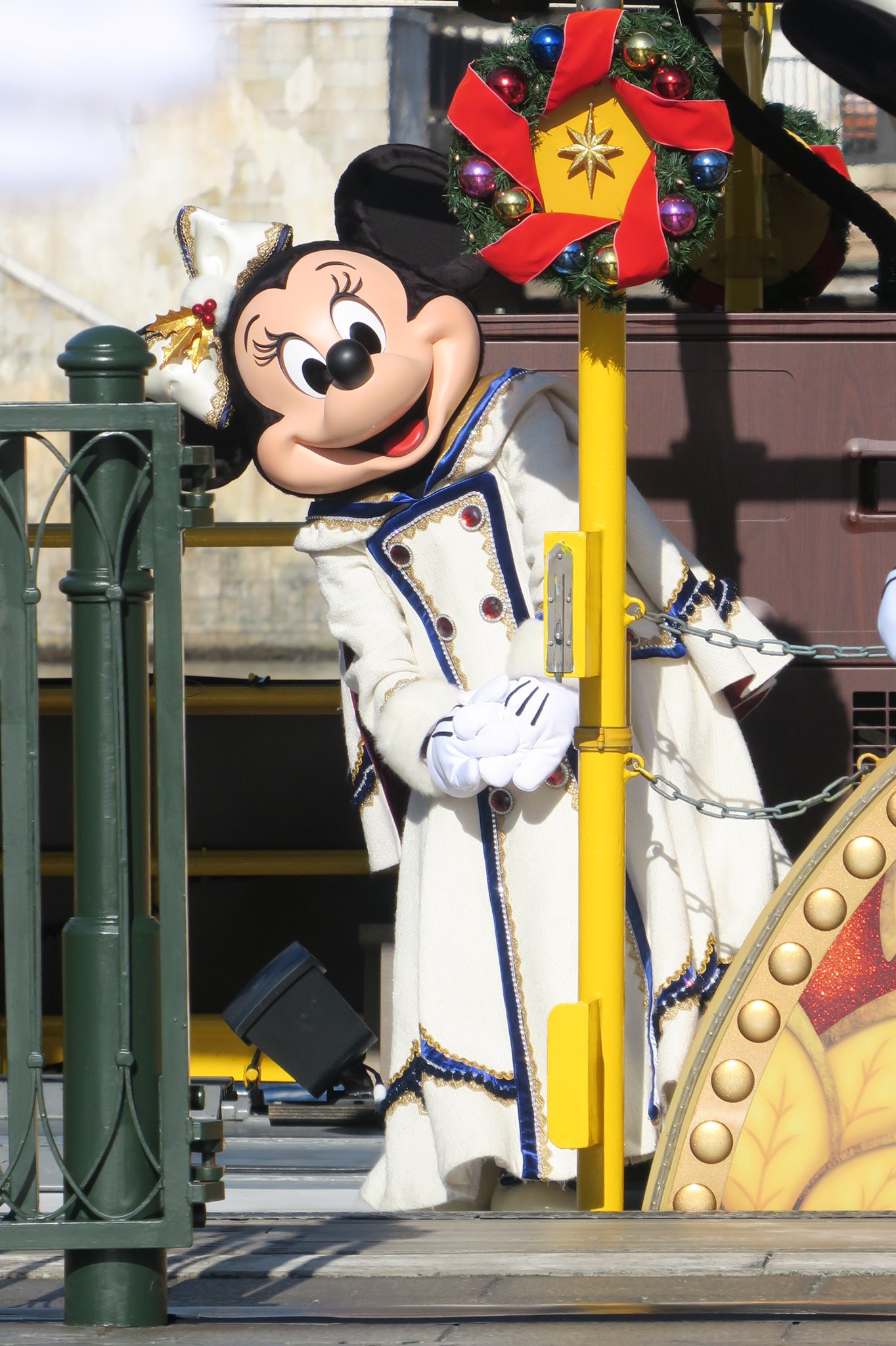 تويتر つっちー Dあか على تويتر 去り際のキャラクターの詰め合わせ W こちらをチラッと見てくれたり こっそりキスしてたりハグしてたり 最後まで楽しませてくれたし ある意味気が抜けなかった W ディズニーシー イッツクリスマスタイム T