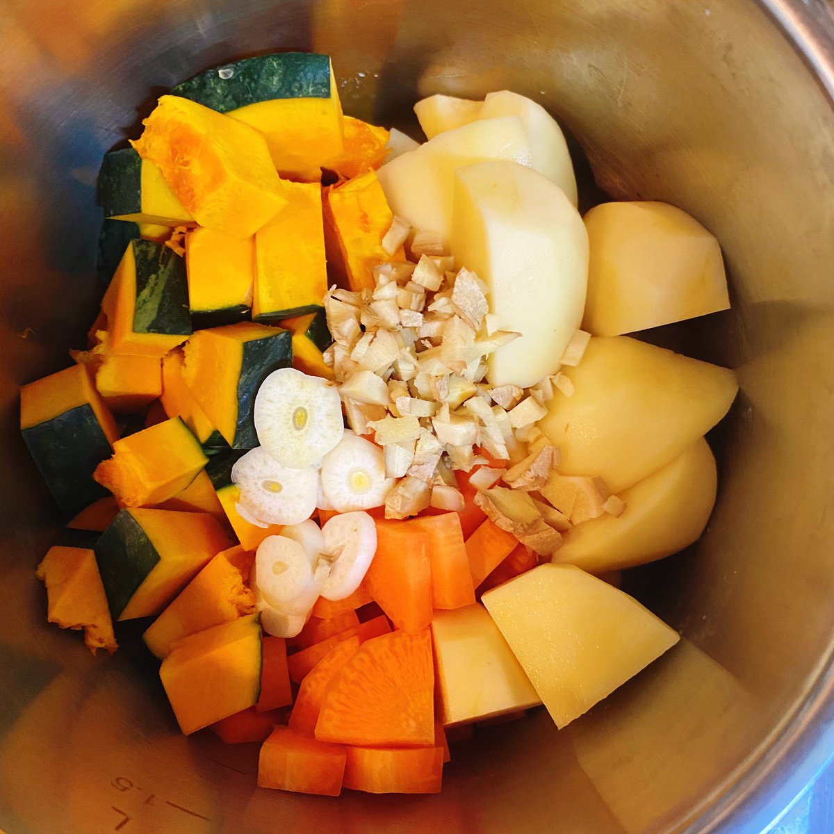 かわぴ ガンの犬向け手作りごはん ｕ ᴥ 1枚目 ごはん完成 2枚目 に ブロッコリースプラウトと納豆をトッピング 3枚目 待ち構える愛犬 犬のごはん 犬の手作りごはん わんこごはん