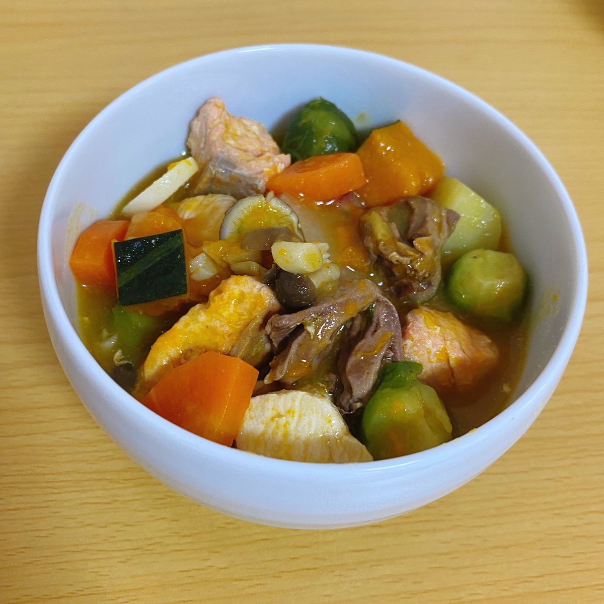 かわぴ ガンの犬向け手作りごはん ｕ ᴥ 1枚目 ごはん完成 2枚目 に ブロッコリースプラウトと納豆をトッピング 3枚目 待ち構える愛犬 犬のごはん 犬の手作りごはん わんこごはん