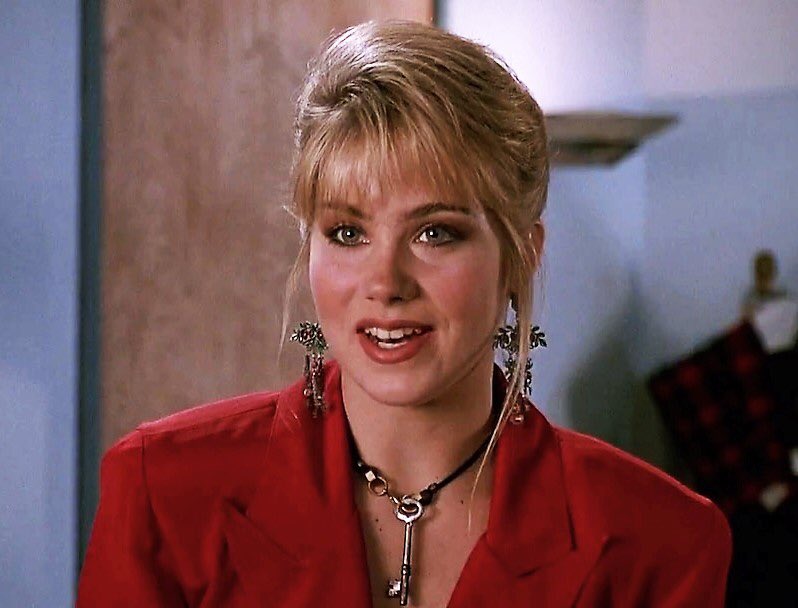 Happy birthday, Christina Applegate!!

Like this post if you re a fan of Don t Tell Mom the Babysitter s Dead! 