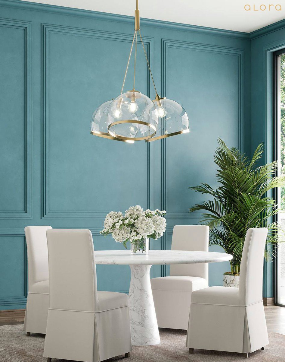 The #Coast three light gathered chandelier from Alora Lighting is a mid-century modern stunner that updates the classic globe shape to transform your space without overtaking it 👌🏻

aloralighting.com/product-tag/co…