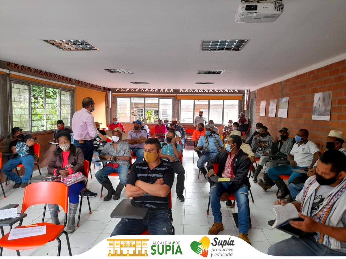 AlcaldiaDeSupia's tweet photo. 👨🏼‍🌾La Oficina Agroambiental, se realizó la entrega de insumos agropecuarios a 50 Productores de Panela de Supía que hacen parte del convenio entre Alcaldía, Secretaría de Agricultura de Caldas y Fedepanela, con el fin de fortalecer el sector panelero.

#SupíaProductiva💚 💛 https://t.co/S87Tf3sL0V