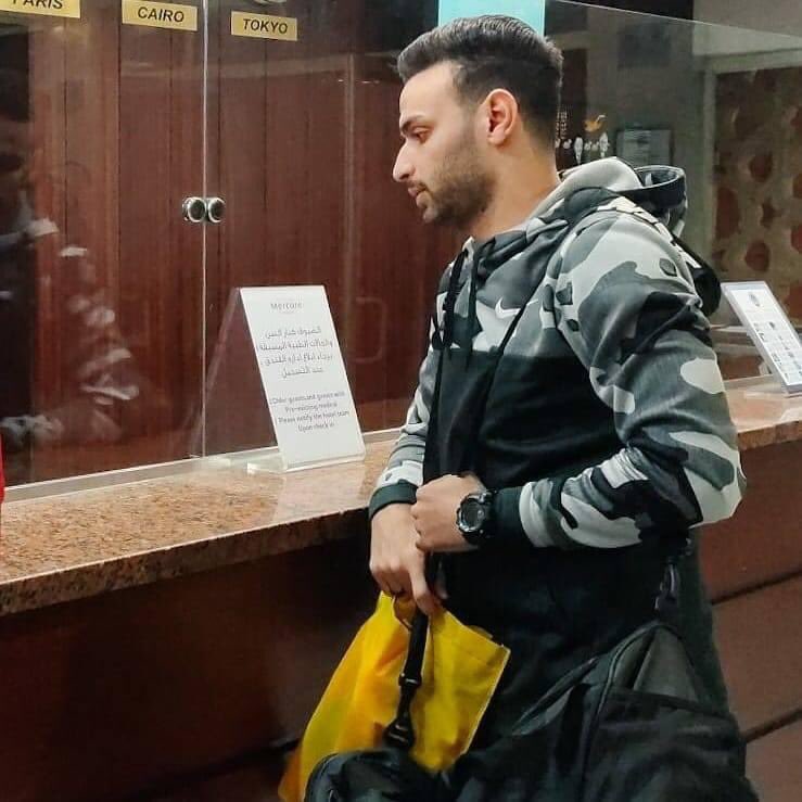 soma33314553's tweet photo. حط نفسك مكان والده او اخوه 
وانتي حطي نفسك مكان والدته او اخته او زوجته 
شاركوا بالله عليكم لازم نوصل صوتنا للمسئولين بسرعة اي تاخير بيعرض حياة اللاعب للخطر ..شاركوا 🙏🏻
دي آخر صورة للاعب من فندق مقر اقامة الفريق 

#اللاعب_ميدو_جابر_فين https://t.co/KuUiVsvNuz
