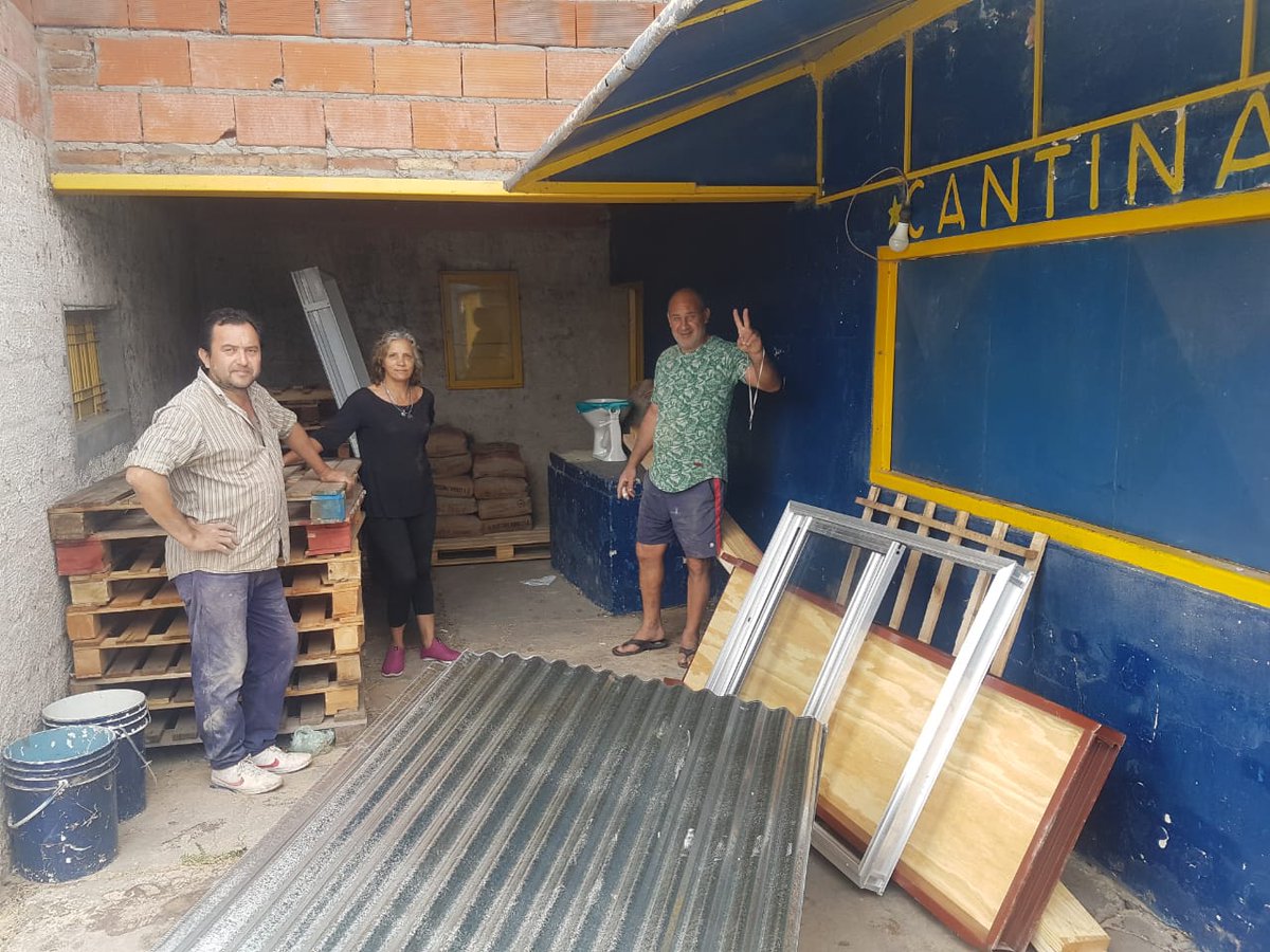 12deOctubreSN's tweet photo. Recibimos materiales enviados por la Dirección de Infraestructura Social de la Provincia de Buenos Aires para refaccionar el buffet y los vestuarios. El Club 12 de Octubre quiere agradecer a @Cecilia Comerio y a la Directora Romina Corio por las gestiones realizadas. Gracias!! https://t.co/oSn1yQk6pI