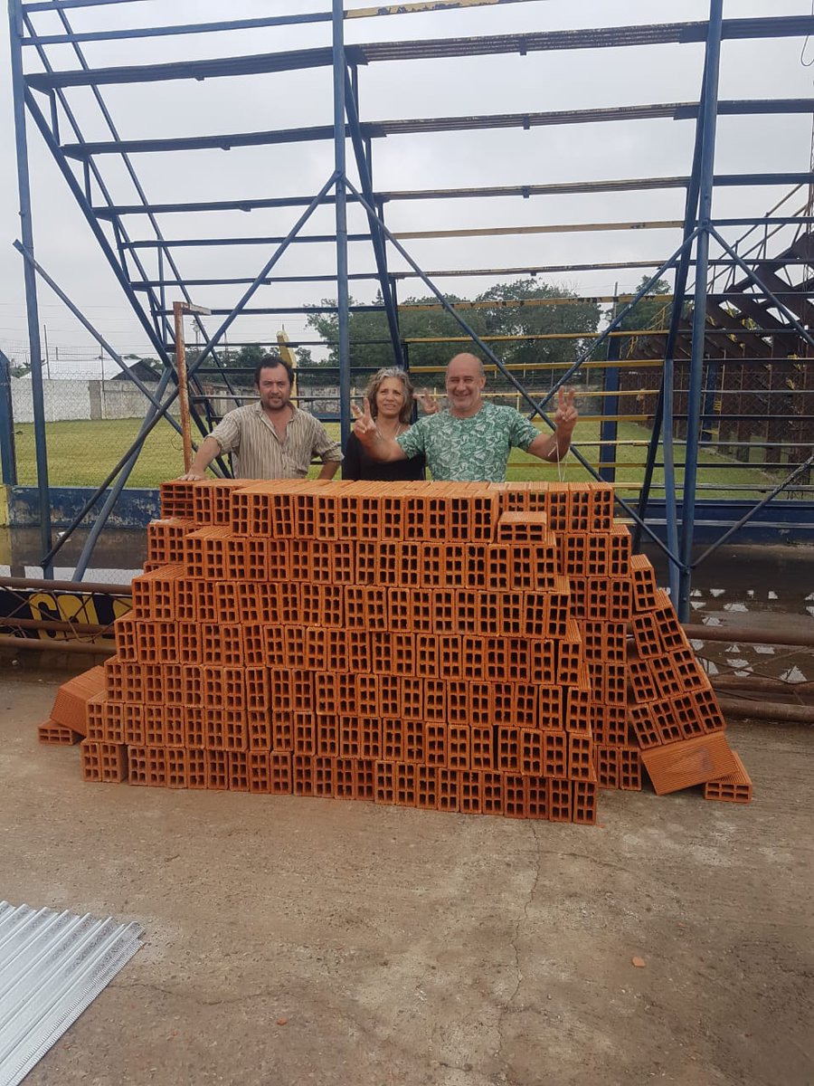 12deOctubreSN's tweet photo. Recibimos materiales enviados por la Dirección de Infraestructura Social de la Provincia de Buenos Aires para refaccionar el buffet y los vestuarios. El Club 12 de Octubre quiere agradecer a @Cecilia Comerio y a la Directora Romina Corio por las gestiones realizadas. Gracias!! https://t.co/aTkgJB7iUt