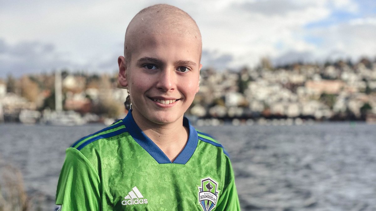 SoundersFC's tweet photo. Meet Carson from @seattlechildren’s, our Honorary Team Captain for #SEAvLAFC!
Carson is 13 years old and plays hockey, golf and the drums. His amazing attitude while fighting cancer inspires us all. 💚
#SeattleChildren
#KickChildhoodCancer
#AustenEverettFdn https://t.co/E1iAzFr8Wm
