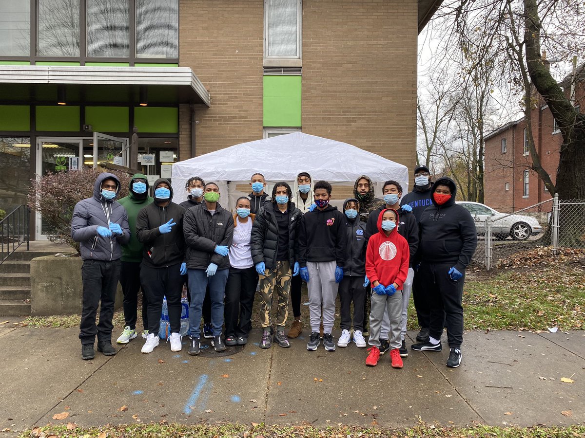 Jcthetrainer23's tweet photo. 🧪✖️”The Mode” Thank you to everyone that showed love & support for my first annual
Thanksgiving SLAM‼️ We gave away over $2,000 worth of supplies and clothing for the winter. Change lives‼️🦃🦃
#coleworldskilldevelopment #drillstodreams #stackthedeck https://t.co/E0hSzVrX3U