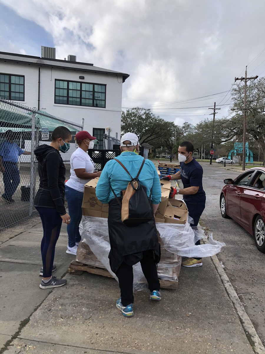 DrChanelMPayne's tweet photo. Thanksgiving Food Giveaway with my brother @matt_willard4 was also great to see @kevinguilloryforjudge @kevalandrum out doing what we do! @electdrchanelmpayne #electdrchanelmpayne #whenshewinswewin #itsamovement #thechildrenschamp #vote124 https://t.co/O5AY4s13l3