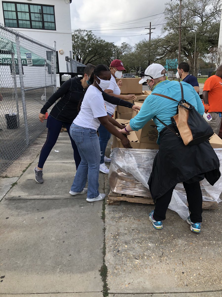 DrChanelMPayne's tweet photo. Thanksgiving Food Giveaway with my brother @matt_willard4 was also great to see @kevinguilloryforjudge @kevalandrum out doing what we do! @electdrchanelmpayne #electdrchanelmpayne #whenshewinswewin #itsamovement #thechildrenschamp #vote124 https://t.co/O5AY4s13l3