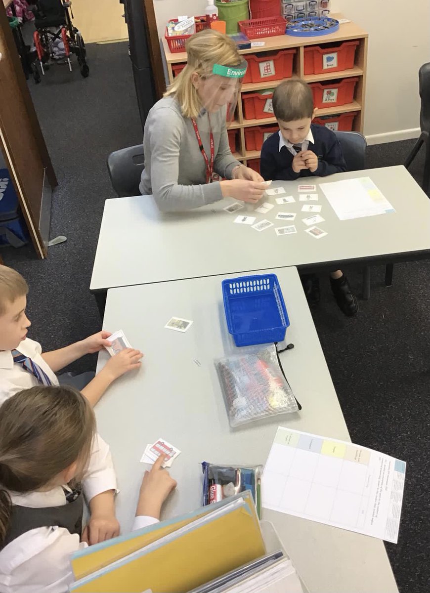 HeadWilcock's tweet photo. Oscar joined all his class mates in class today 🙌 🙌 👍 👏 👏 a very tiring but exciting day - go Ozzy! ⁦@Pitmastonschool⁩ ⁦@HandinHandforOz⁩ ⁦⁦@OliviaSaxelby⁩ https://t.co/QpzaVLjxmw