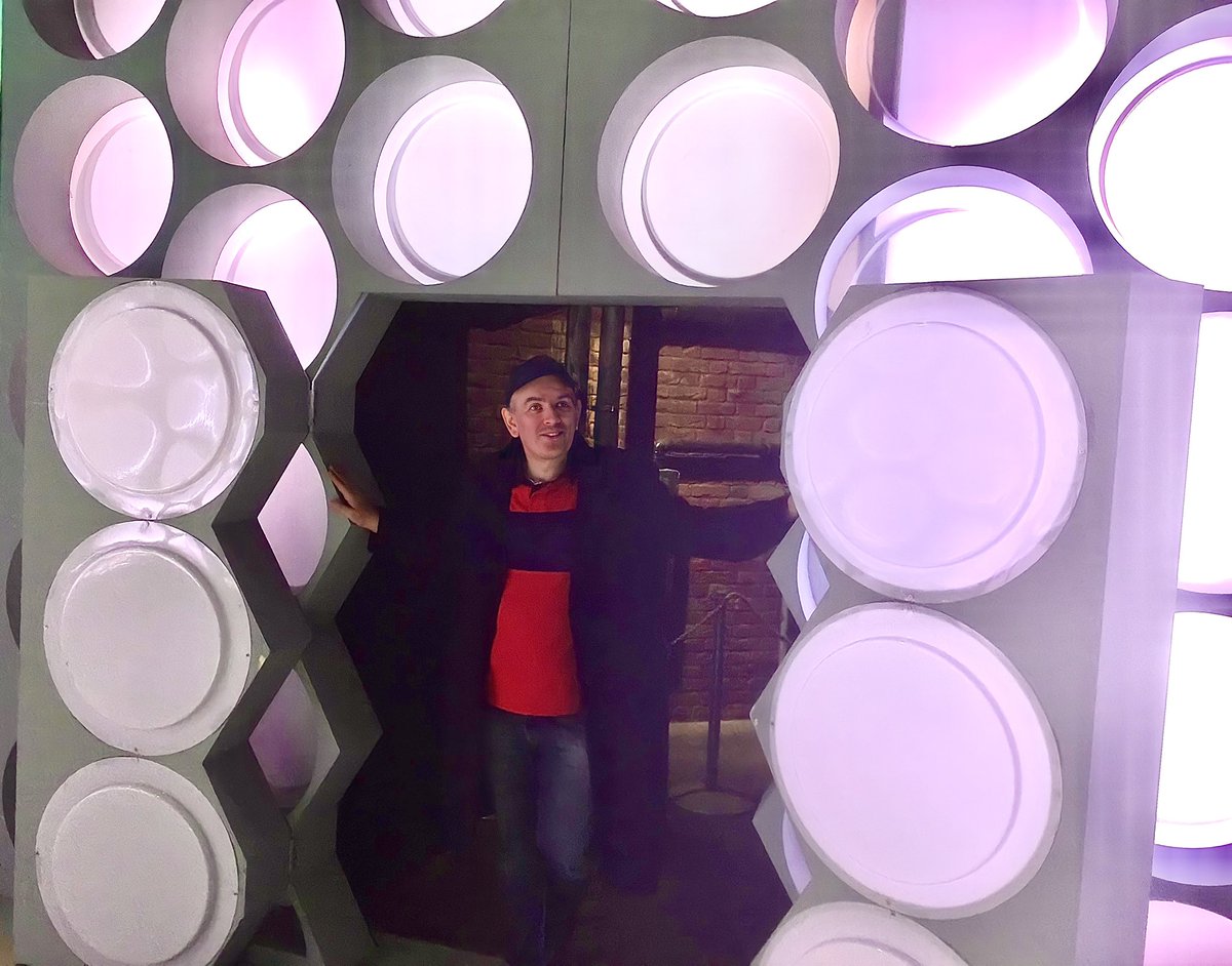 TimeLordDrew61's tweet photo. Welcome to the Type 40 Time Capsule otherwise known as a Tardis, it’s definitely Dimensionally Transcendental which means it’s Bigger on the Inside than it is on the Outside. And by the way I do Love the Roundels. #DoctorWho #Tardis #Exhibitions #TimeMachine #Roundels #Type40 https://t.co/IggG7iJo1z