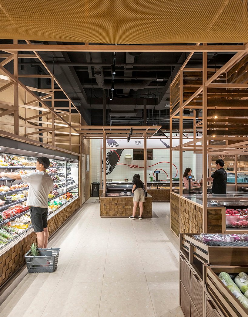 trendomexico's tweet photo. #collhunting Lukstudio construye un moderno supermercado en China con madera, reinterpretando los elementos esenciales de los mercados y puestos callejeros, con un diseño único basado en la eficiencia y la estética.  🍎🍋🍒🍑 https://t.co/bYIuEMpPrp