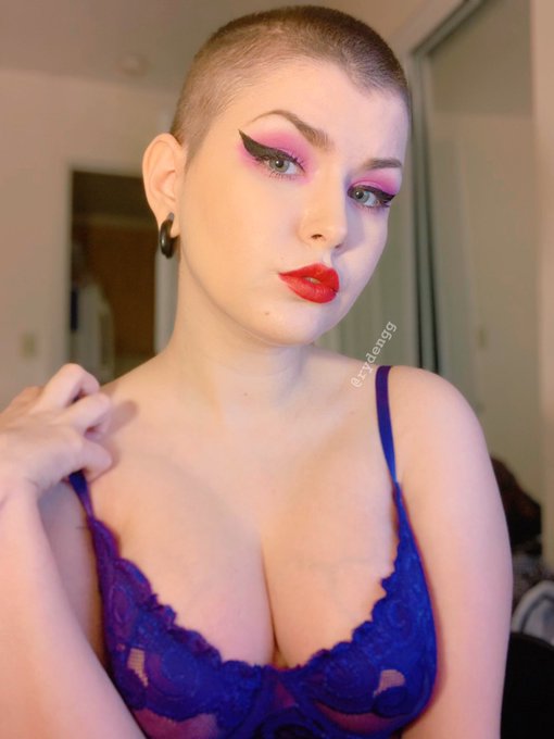 i can&rsquo;t shake the stranger out of you 🌙 https://t.co/A1FH04AOdB