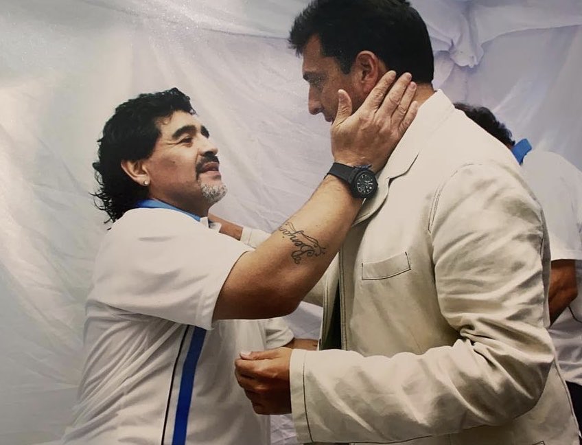 MalenaGalmarini's tweet photo. ¡Sin dudas hoy todo un planeta te extraña! 

Gracias por los momentos deportivos más mágicos de nuestra historia y por habernos dado tantas alegrías. 

Siempre fuiste un distinto, rebelde y contradictorio. Llevaste nuestra bandera a lo más alto.

¡Hasta siempre, Diego! https://t.co/Uw1koWrOGj