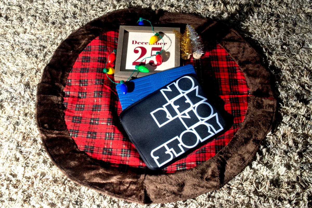 ElleRougeEvents's tweet photo. ...join our tribe of risk takers! 

#NoRiskNoStory #apparel #merch #tshirtaddict #nyc #queensny #ordertoday #Cooperativeeconomics #collectiveeconomics #blackowned #womanowned #WMBE #shopsmall #buyblack #Fall2020 #holidayshopping #smallbusinessholidayshopping https://t.co/tzlPGWZYON