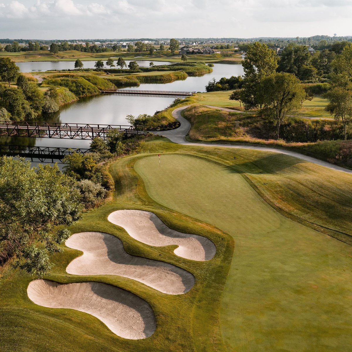 Designer Tom Fazio followed the coal mine corridors that existed between spoil mounds and some 40 acres of finger lagoons on property.