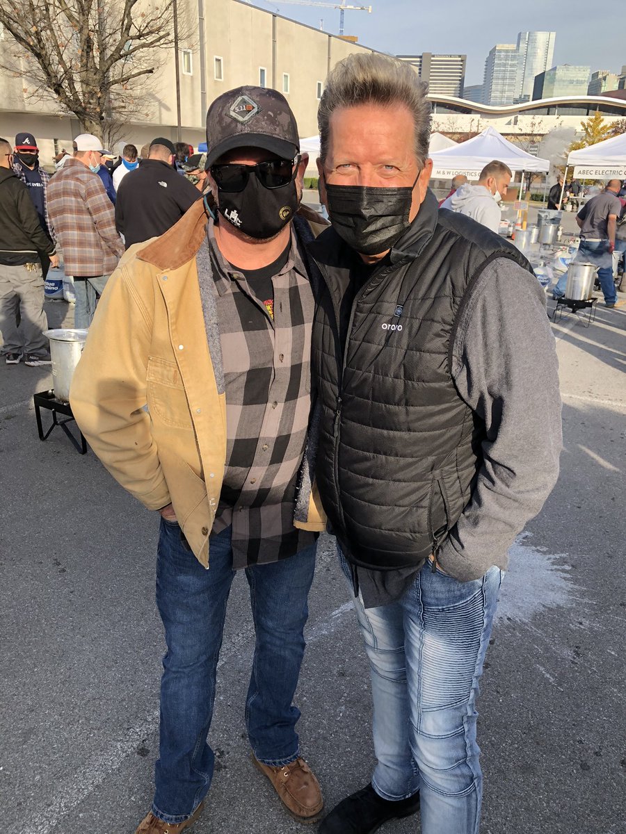 DJ_Shawn_Parr's tweet photo. What a great day yesterday with @shawnparrsatc and my longtime bud @tracy_lawrence at his 15th annual #TurkeyFry at the @NashvilleRescue. I fried my first 🦃 ever and met some amazing volunteers! Thankful that so many families will be fed this holiday season ❤️ https://t.co/9IkuebMfWP