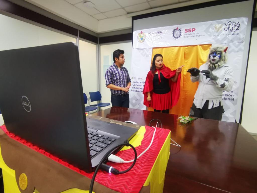 SP_Veracruz's tweet photo. En el marco del Día Internacional de la Eliminación de la Violencia contra la Mujer y en coordinación con el Tecnológico Nacional de México, Campus Zongolica, llevamos a cabo de manera virtual, la presentación del sketch “Buza Caperuza”. https://t.co/dwfvAyTH4X