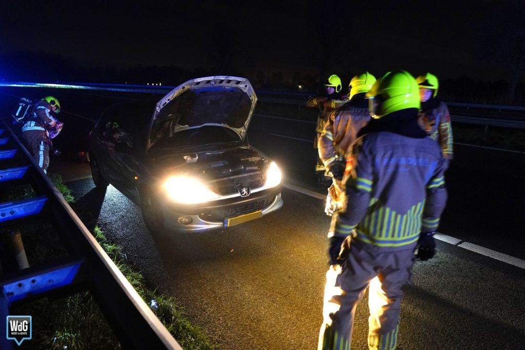 Brandweer rukt uit voor auto met motorpech op A2 ?. #Weert.