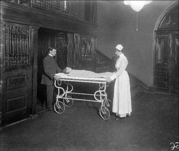 PBlueNovember's tweet image. In 1922 scientists went to a hospital with diabetic children, most of them comatose and dying from dka. The scientists went from bed-to-bed and injected the children with insulin. As they injected the last comatose child, the 1st child injected began to awaken -History Daily