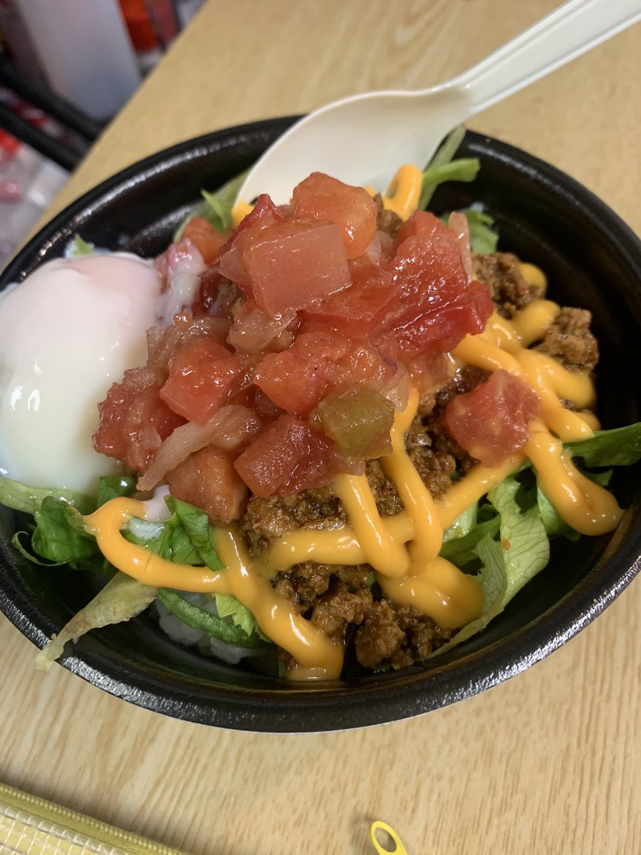 akihoshilalala's tweet photo. タコライスも、焼きしゃぶ丼もマジ美味いから、西麻布に来た時は寄ってってね！イートインもできるよ！！

https://t.co/iO6p4nA4sX

#wagyubomb #sweetdinamyte #funkysalsa #タコライス #和牛丼 https://t.co/o4xaKcPv7i