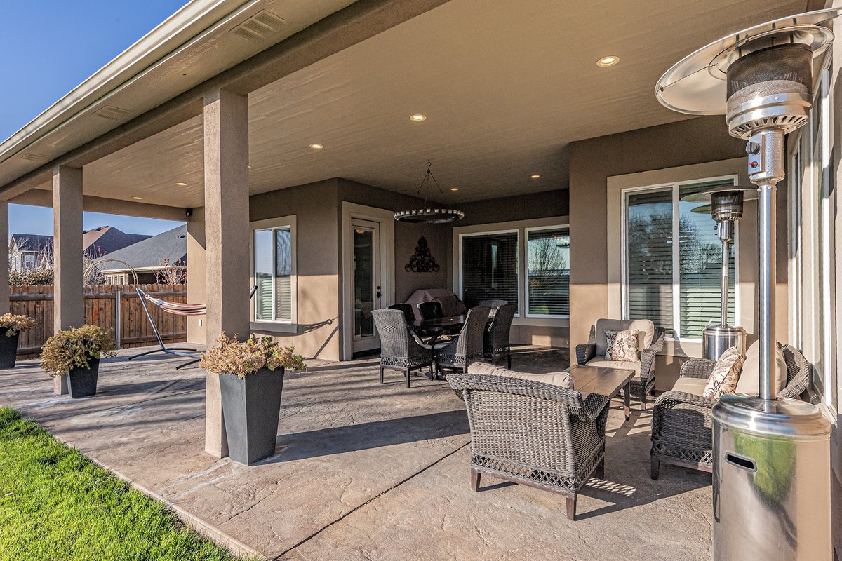 TetzHomes's tweet photo. NEW PREMIER LISTING!

727 Blalock Dr, Walla Walla, WA 99362
$800,000  MLS#: 1690835 

Caliber &amp; Comfort - Quality finishes with solid mahogany doors, solid cherry &amp; tile floors, granite countertops, custom tile &amp; gourmet appliances.
View full listing at https://t.co/FfR1PB5EGm https://t.co/fs5B59j5Ls