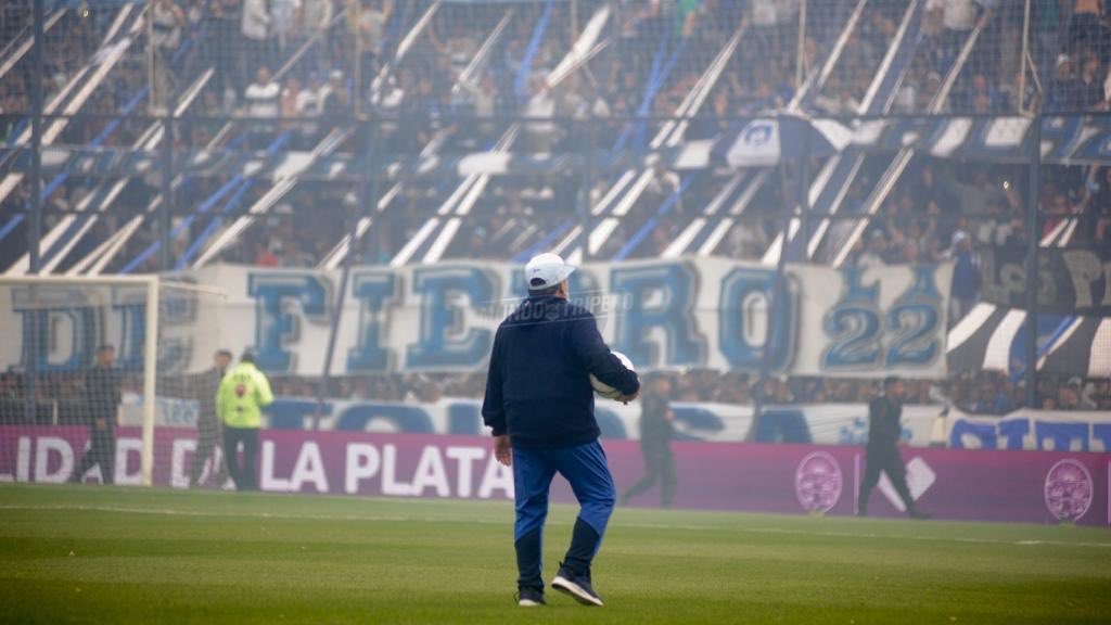 🔵 NADA VOLVERÁ A SER IGUAL ⚪️

Para ayudar a la memoria y destruir el tiempo. 

Para congelar y recordar siempre.

Diego pisó el Bosque y volvió a desafiar al sol

⬇️

bit.ly/3fAmrrT